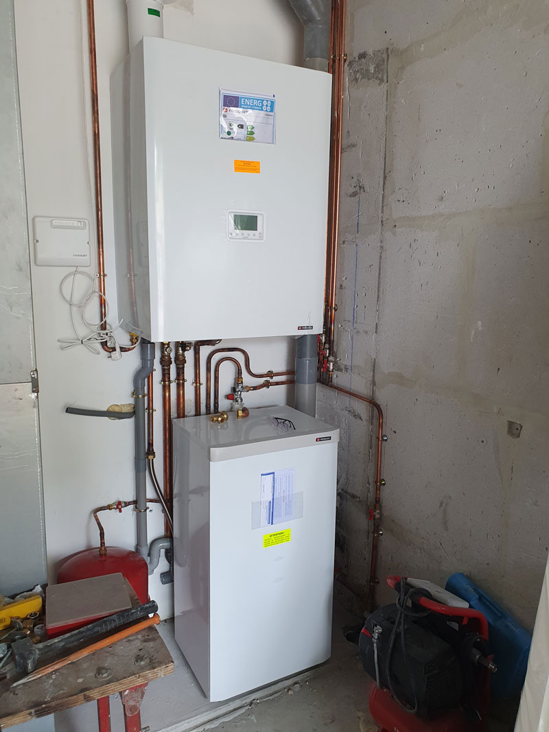 Installation d'une chaudière Frisquet à Saint-Cyr-au-Mont-d'Orr