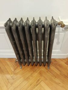 Gros radiateur fonte noir